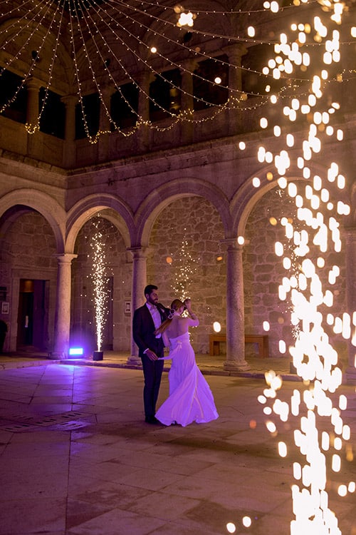 Iluminacion baile de boda con humo Parador de Santo Estevo